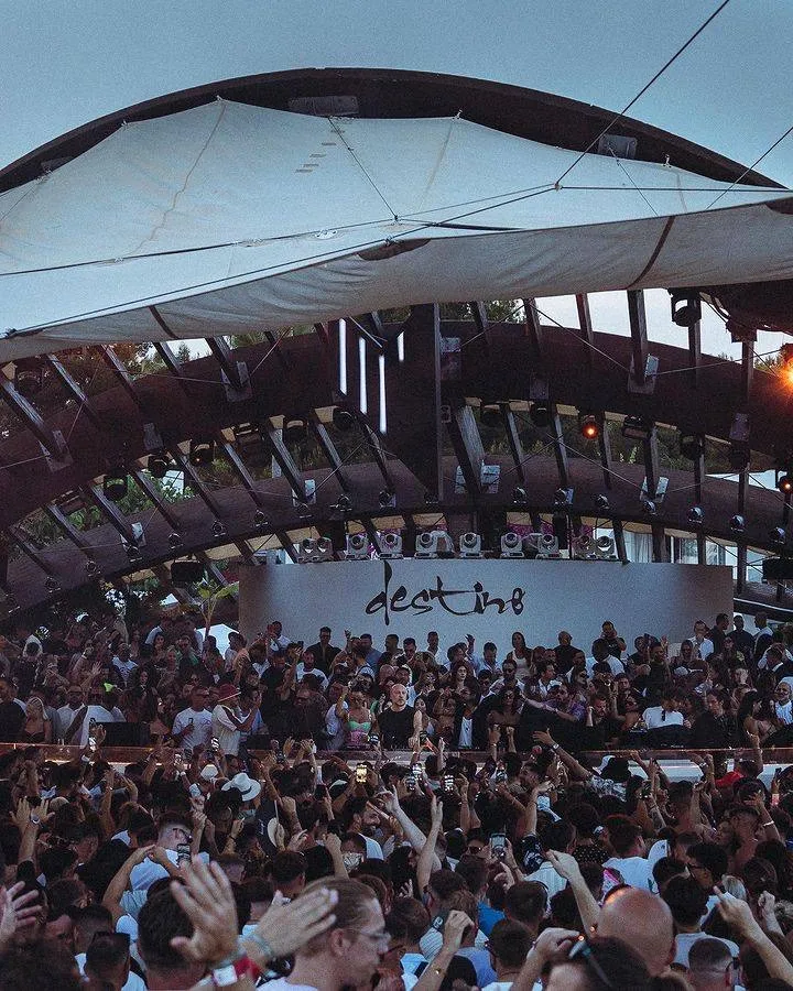Destino Five, Ibiza